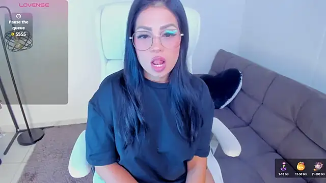 Snapshot of dominique21_ chatting on 02-27-25, 04:09 dominique21 online show from 02-27-25, 04:09