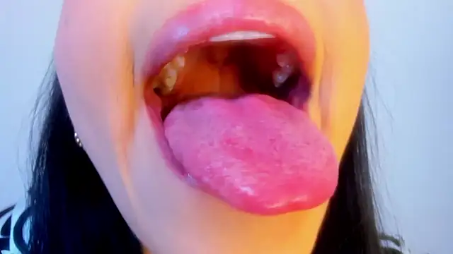 Snapshot of dominique21_ chatting on 10-21-25, 11:38 dominique21 online show from 10-21-25, 11:38