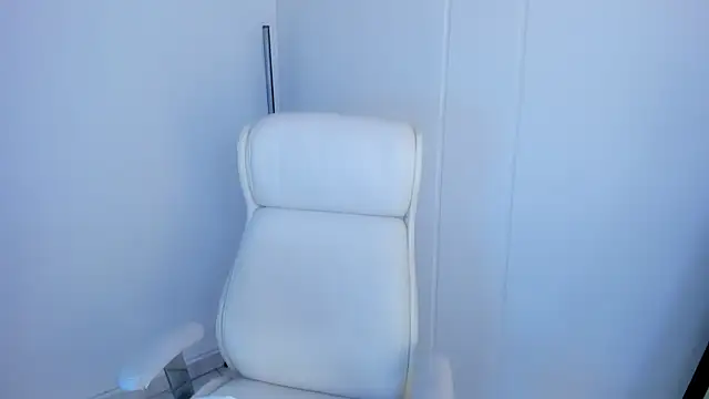 Snapshot of dominique21_ chatting on 10-30-25, 11:49 dominique21 online show from 10-30-25, 11:49