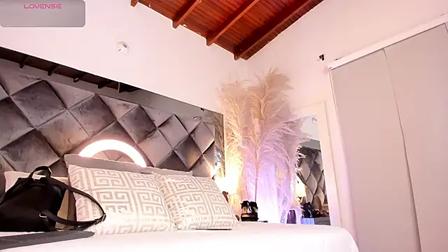 sofhiaa adaams online show from 10-21-25, 10:21