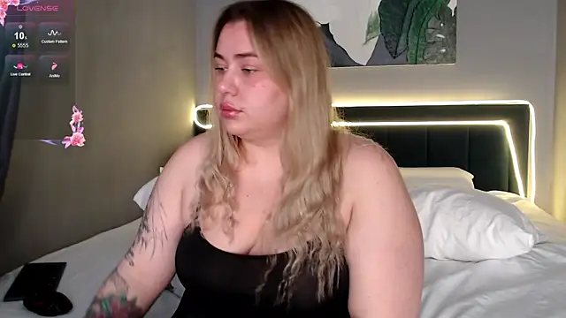 Snapshot of LadySambuca chatting on 01-19-26, 06:17 LadySambuca online show from 01-19-26, 06:17