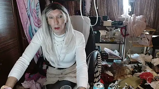 Ombeline1 online show from 10-19-25, 12:06