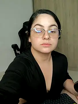 Snapshot of Lia_Hurley chatting on 05-30-26, 08:50 Lia Hurley online show from 05-30-26, 08:50