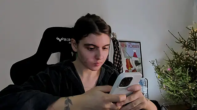 emmamurrr online show from 12-26-24, 08:21