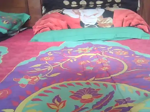 Snapshot of Nuttysub chatting on 10-17-25, 01:53 Nuttysub online show from 10-17-25, 01:53