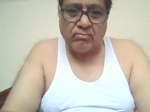 Snapshot of Nuttysub chatting on 10-18-25, 01:52 Nuttysub online show from 10-18-25, 01:52