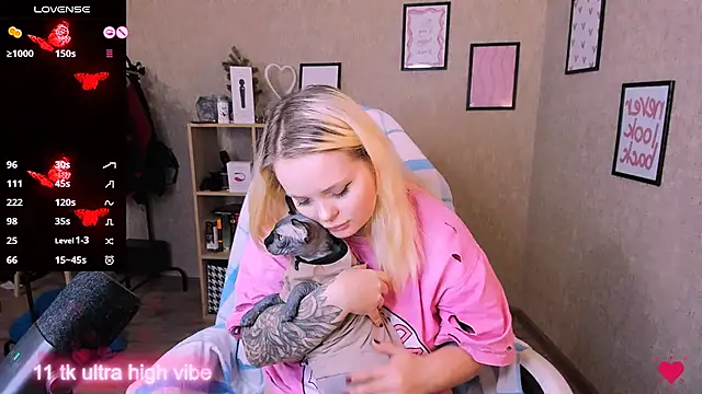 Snapshot of flower_sarah_ chatting on 02-25-25, 04:10 flower sarah online show from 02-25-25, 04:10