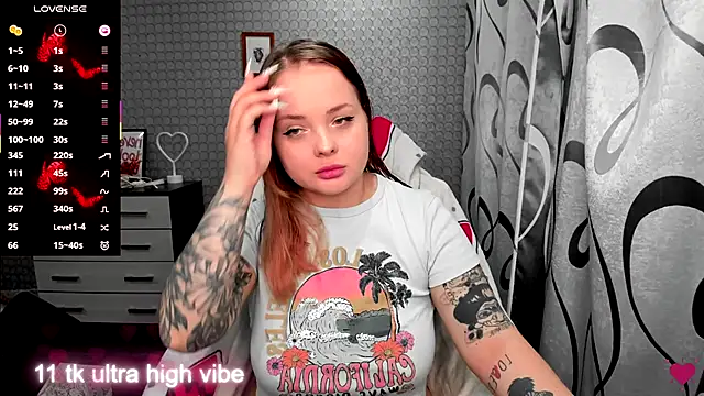 Snapshot of flower_sarah_ chatting on 11-13-25, 06:23 flower sarah online show from 11-13-25, 06:23