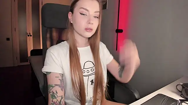 Midnight Mi online show from 11-22-25, 04:22