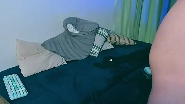 Snapshot of Samuel_Andrew chatting on 01-07-25, 05:01 Samuel Andrew online show from 01-07-25, 05:01