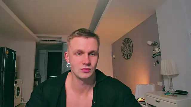 Snapshot of Samuel_Andrew chatting on 11-05-25, 05:40 Samuel Andrew online show from 11-05-25, 05:40