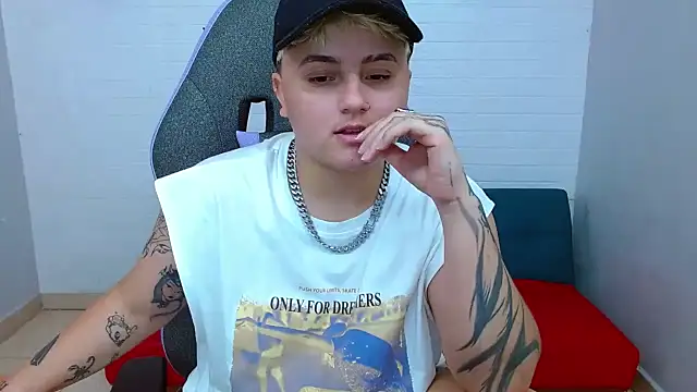isabeautyx19 online show from 12-18-24, 07:30