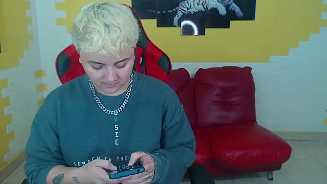 isabeautyx19 online show from 12-20-24, 01:11