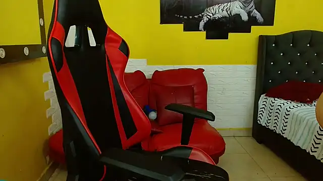 isabeautyx19 online show from 10-25-25, 02:19