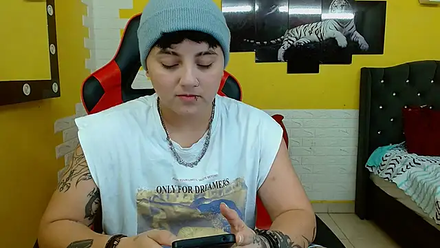 isabeautyx19 online show from 10-26-25, 03:12