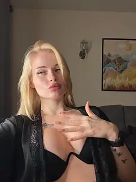 Snapshot of Vladamais chatting on 11-05-25, 03:56 Vladamais online show from 11-05-25, 03:56