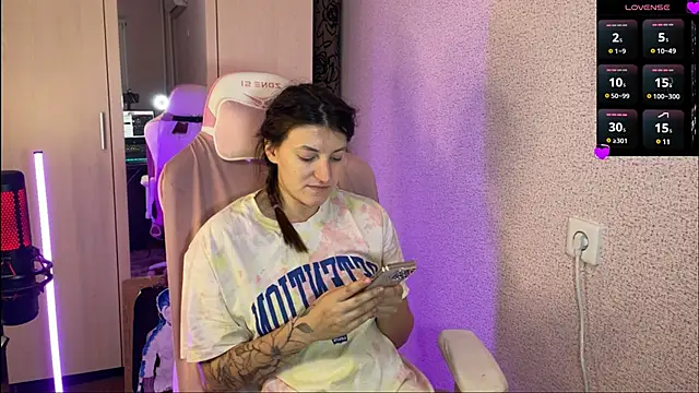 Katrin  kiss online show from 03-05-25, 06:23