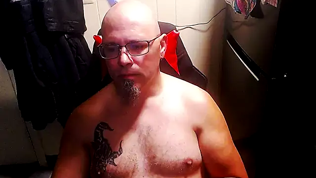 KrazyLegz online show from 10-05-25, 02:59