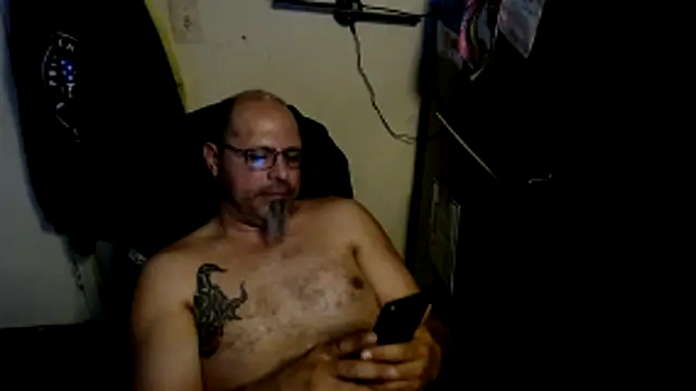 Snapshot of KrazyLegz chatting on 04-13-26, 03:50 KrazyLegz online show from 04-13-26, 03:50