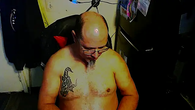 Snapshot of KrazyLegz chatting on 04-19-26, 03:00 KrazyLegz online show from 04-19-26, 03:00