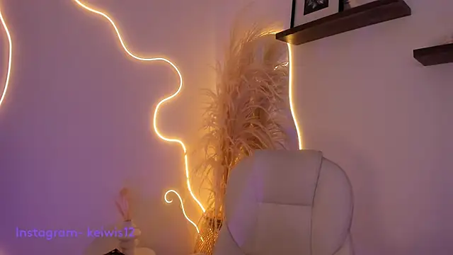 keilelewis online show from 02-04-25, 04:18