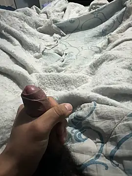 Snapshot of Your_love39 chatting on 12-17-25, 07:14 Your love39 online show from 12-17-25, 07:14