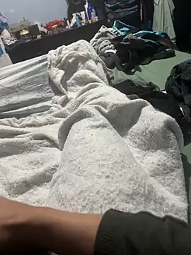 Snapshot of Your_love39 chatting on 12-19-25, 07:48 Your love39 online show from 12-19-25, 07:48