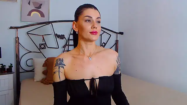 Snapshot of YvonneEverlee chatting on 12-14-24, 11:34 YvonneEverlee online show from 12-14-24, 11:34
