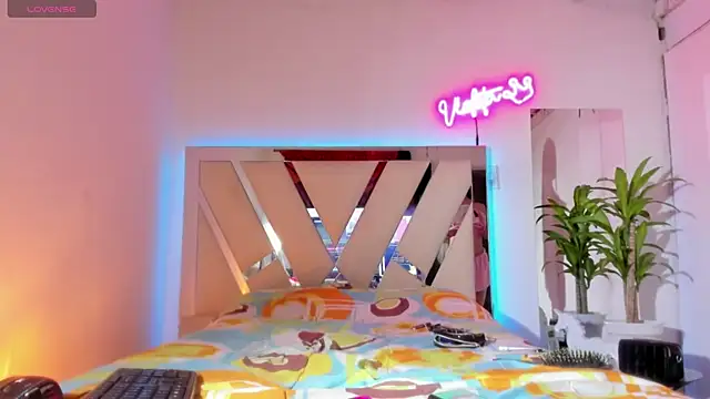 Snapshot of violeta_prince chatting on 12-18-24, 08:20 violeta prince online show from 12-18-24, 08:20