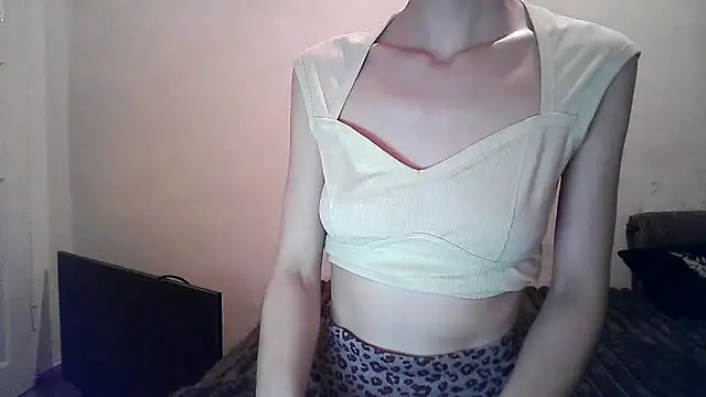 Snapshot of ElizaSwon chatting on 10-14-25, 04:08 ElizaSwon online show from 10-14-25, 04:08