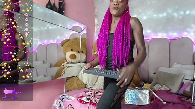 Snapshot of puca_ebony chatting on 12-24-24, 01:49 puca ebony online show from 12-24-24, 01:49