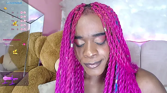 Snapshot of puca_ebony chatting on 01-28-25, 10:23 puca ebony online show from 01-28-25, 10:23