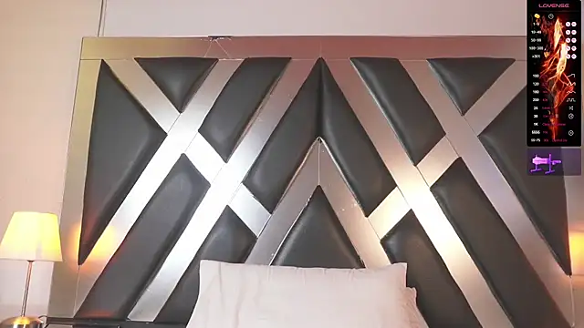 Snapshot of Sofia_Cooper_ chatting on 03-01-25, 11:04 Sofia Cooper online show from 03-01-25, 11:04