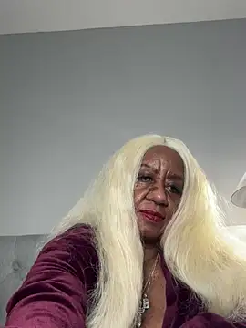 Snapshot of BreanaDivine chatting on 02-22-25, 02:06 BreanaDivine online show from 02-22-25, 02:06