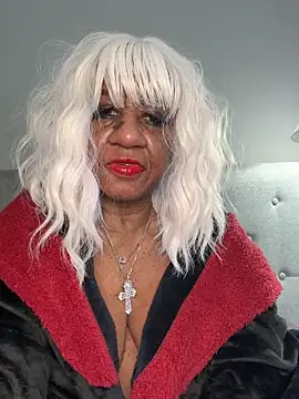 Snapshot of BreanaDivine chatting on 03-08-25, 08:25 BreanaDivine online show from 03-08-25, 08:25