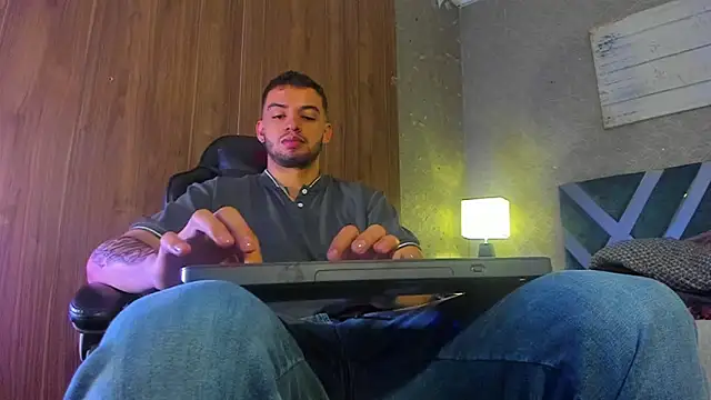 Michael magno online show from 12-29-24, 04:40