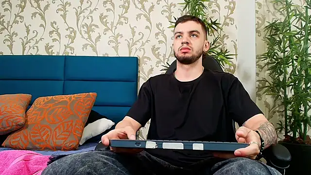 Michael magno online show from 07-16-26, 04:24