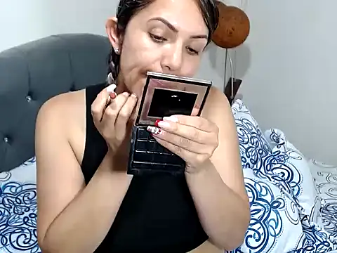 Snapshot of Chantal_hott chatting on 12-29-24, 08:58 Chantal hott online show from 12-29-24, 08:58