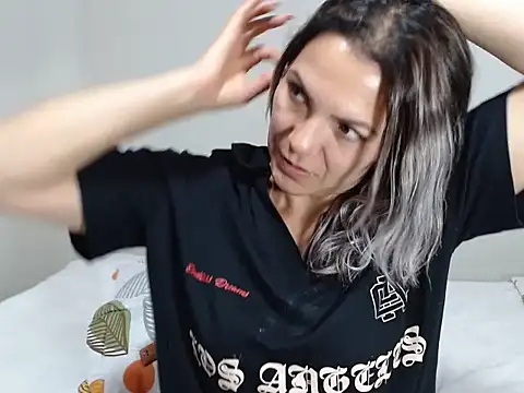 Snapshot of Chantal_hott chatting on 01-10-25, 03:18 Chantal hott online show from 01-10-25, 03:18