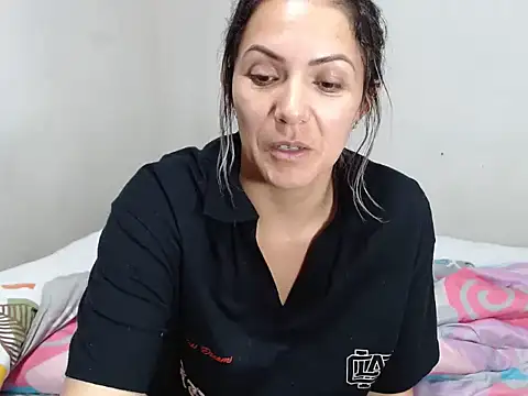 Snapshot of Chantal_hott chatting on 01-10-25, 06:20 Chantal hott online show from 01-10-25, 06:20