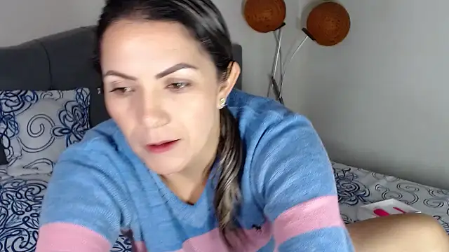 Snapshot of Chantal_hott chatting on 09-24-25, 02:53 Chantal hott online show from 09-24-25, 02:53