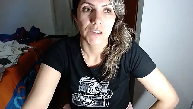 Snapshot of Chantal_hott chatting on 11-08-25, 11:03 Chantal hott online show from 11-08-25, 11:03