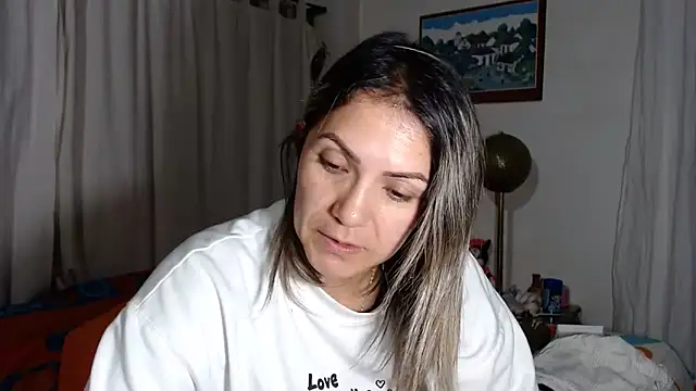 Snapshot of Chantal_hott chatting on 11-19-25, 01:27 Chantal hott online show from 11-19-25, 01:27