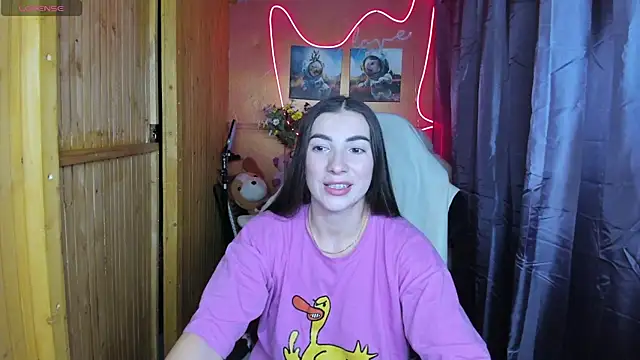 Snapshot of Fiery_Brunette_ chatting on 01-04-25, 09:00 Fiery Brunette online show from 01-04-25, 09:00