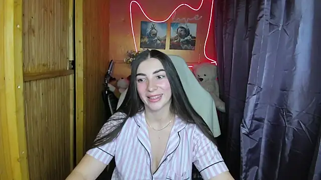 Snapshot of Fiery_Brunette_ chatting on 01-23-25, 08:15 Fiery Brunette online show from 01-23-25, 08:15