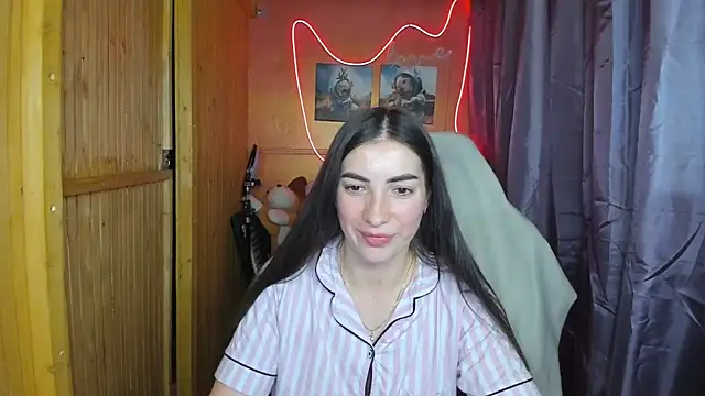 Snapshot of Fiery_Brunette_ chatting on 02-19-25, 06:43 Fiery Brunette online show from 02-19-25, 06:43