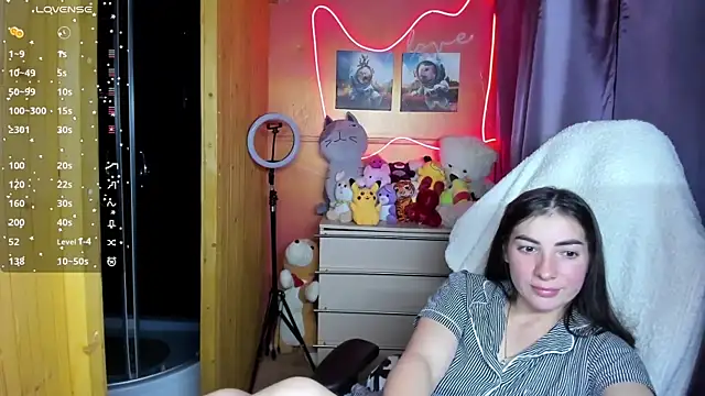 Snapshot of Fiery_Brunette_ chatting on 10-14-25, 08:37 Fiery Brunette online show from 10-14-25, 08:37