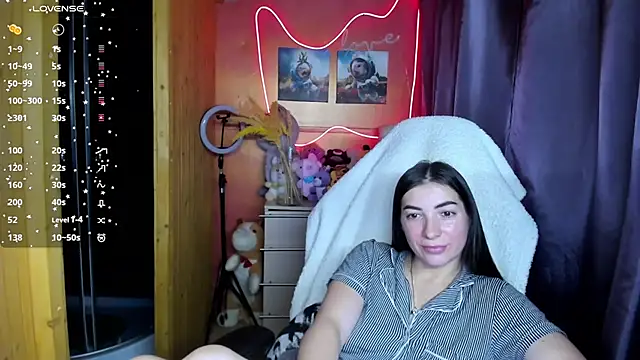 Snapshot of Fiery_Brunette_ chatting on 11-19-25, 06:30 Fiery Brunette online show from 11-19-25, 06:30