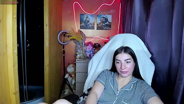 Snapshot of Fiery_Brunette_ chatting on 11-28-25, 03:14 Fiery Brunette online show from 11-28-25, 03:14