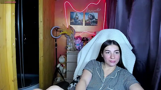 Snapshot of Fiery_Brunette_ chatting on 11-29-25, 06:05 Fiery Brunette online show from 11-29-25, 06:05